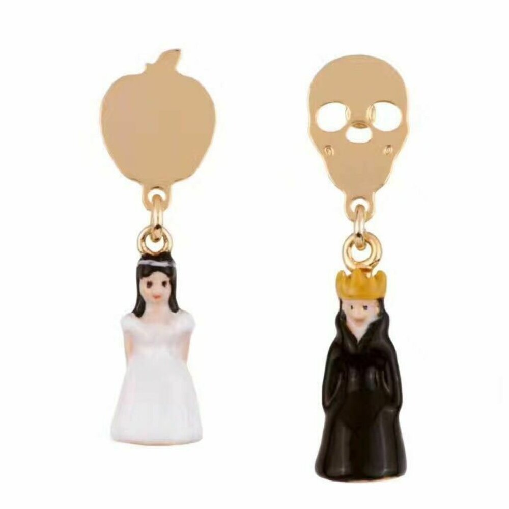 Les Nereides N2 Snow White & The Queen With Poisoned Apple Stud Earrings